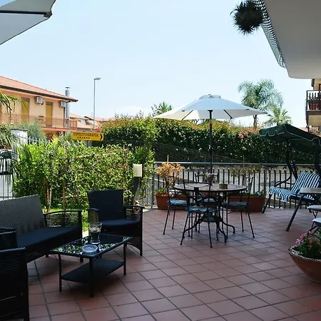 Casa Di Mari Nocleg ze śniadaniem Aci SantʼAntonio